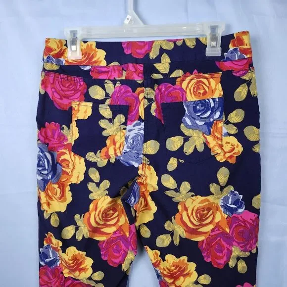 SOFT SURROUNDINGS Super Stretch Big Roses Floral Pull On Capris Pants Petite L - Picture 5 of 14